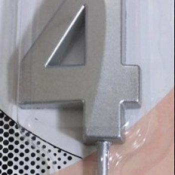 Свеча-цифра на палочке 4 Серебро 4,5см